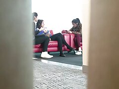Une agente immobilière brune scelle l'affaire et chevauche une grosse bite